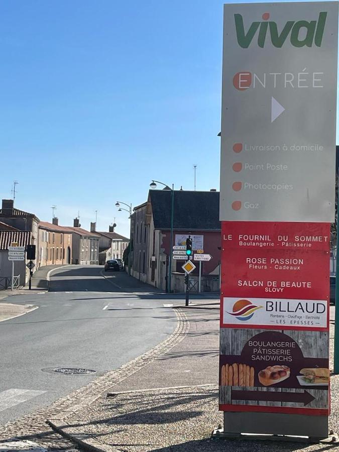 L'Ange Gite De Groupe Proche Du Puy Du Fou Sevremont Eksteriør billede